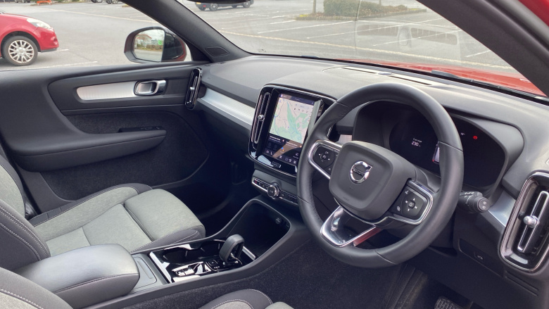 Volvo Xc40 2.0 B4P Plus Dark 5dr AWD Auto Petrol Estate